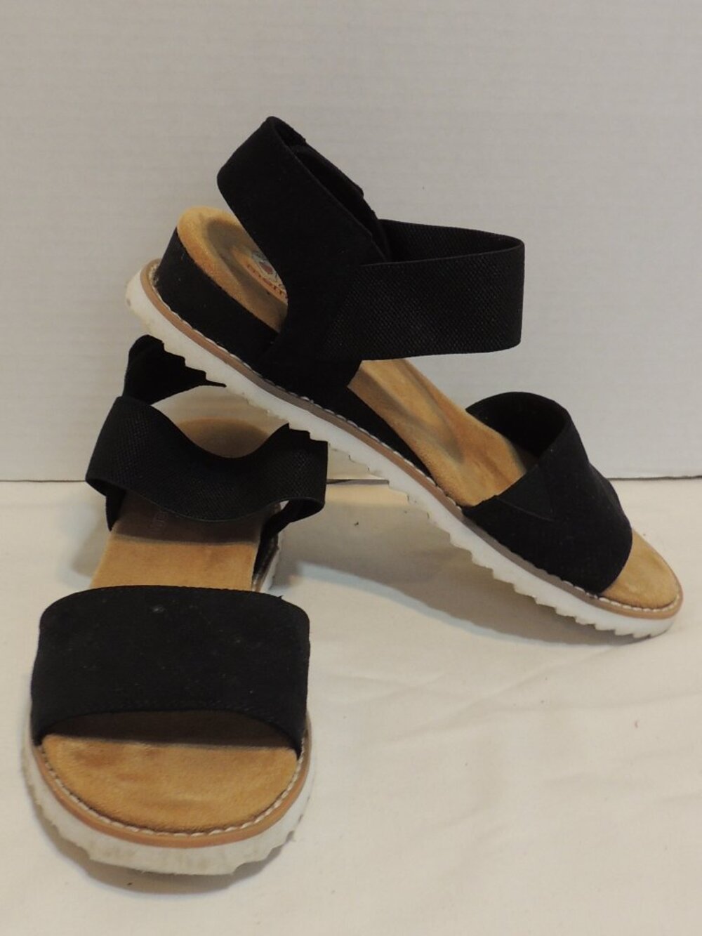 BOB Skechers Sandals Woman Size 7 Black Tan Vacation Travel Cruise Beach Sandals